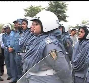 Women Wardens again active 4 years after at the streets of Lahore