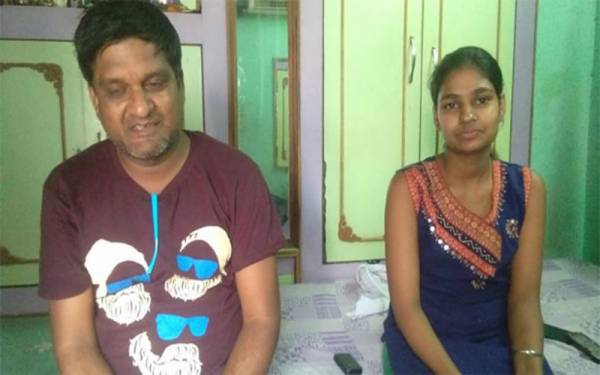 Monkey escaped Rs 2 lakh stealing from girl in India