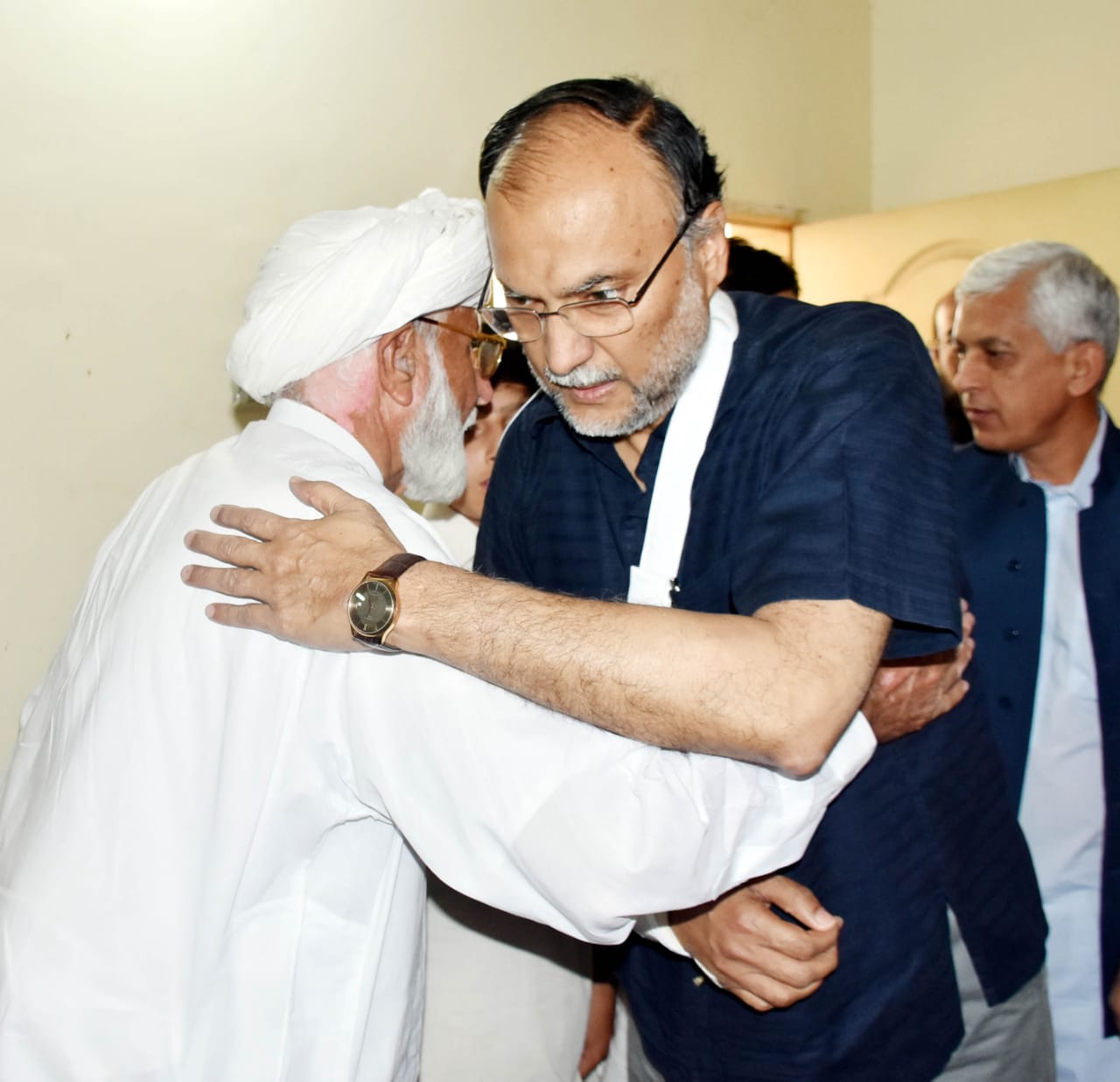 Interior Minister Ahsan Iqbal arrived at the house of martyre Col. Sohail Abid