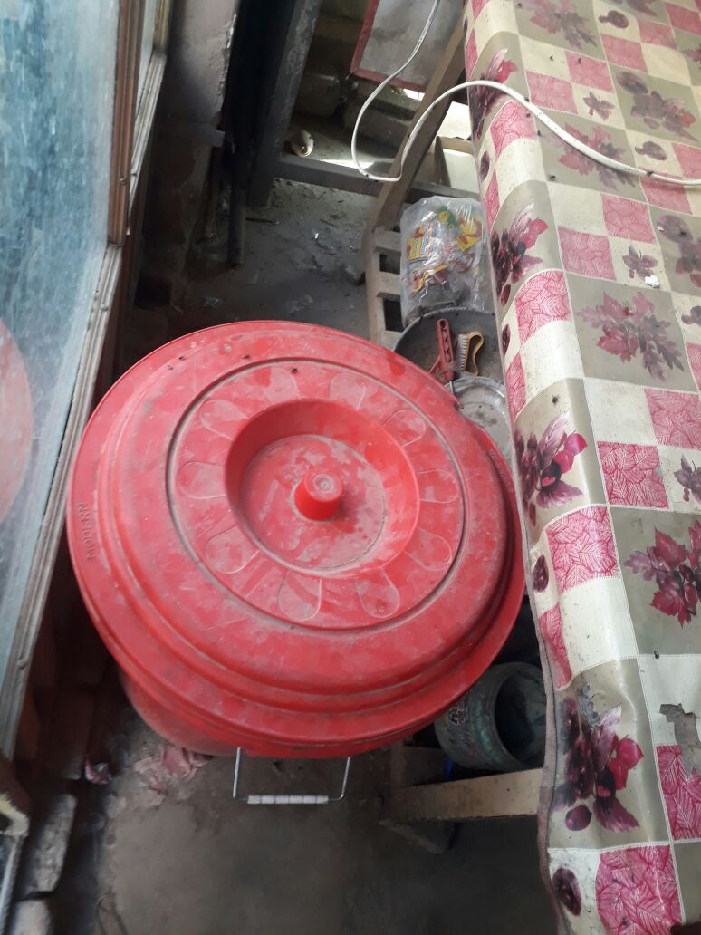 rawalpindi, cantt, dhoke syedan, thrid, class, milk, and, oil, being, sold, in, market, food, department, operation