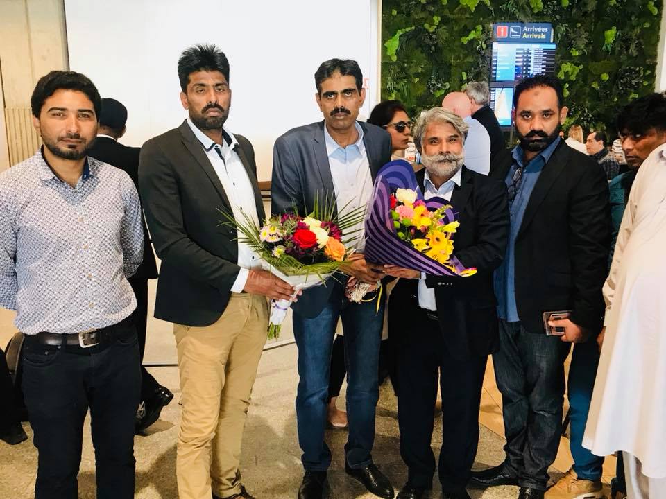 chaudhry, shamshad ahmed, returned,after, umrah, qari farooq ahmed, chaudhry afzal langah, muhammad afrasyab, and, others, received, him, on, charles, degal, airport