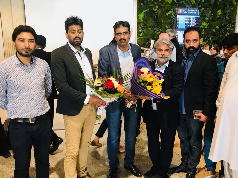 chaudhry, shamshad ahmed, returned,after, umrah, qari farooq ahmed, chaudhry afzal langah, muhammad afrasyab, and, others, received, him, on, charles, degal, airport