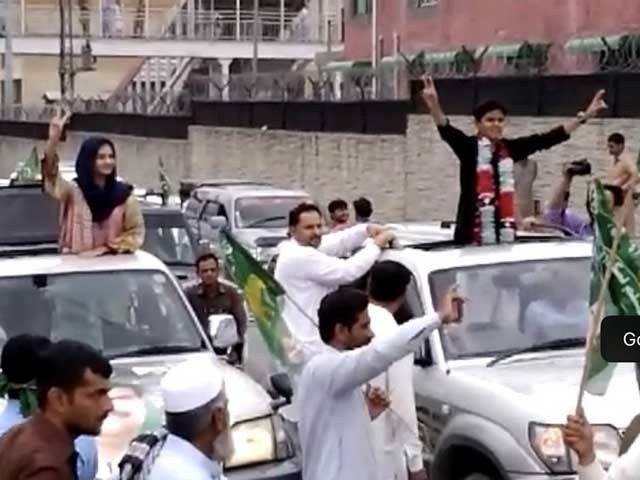 The low-son son and daughter of the arrested non-arresting candidate Qamar-ul-Islam submitted a father's ticket