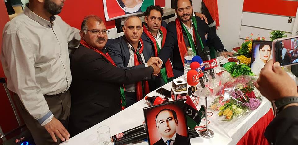 qari farooq ahmed, and, sajid gorsi,, orgnazied, an, aftar, dinner, in, favor, of, PPP, new, president, chaudhry muhammad razzaq dhal, 