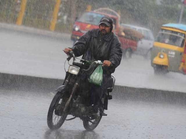 Monsoon's first rain in different parts of Karachi