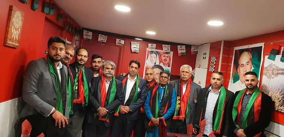 qari farooq ahmed, and, sajid gorsi,, orgnazied, an, aftar, dinner, in, favor, of, PPP, new, president, chaudhry muhammad razzaq dhal, 