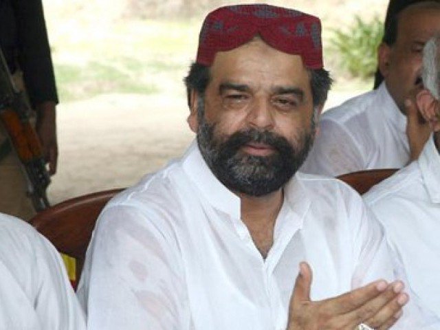 Former Federal Minister Sikandar Boson goes in the circle after five years than people made a great deal