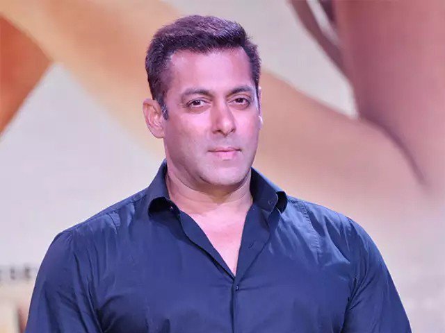 Salman Khan, who plays in hundreds of millions of friends, is a victim of his friend