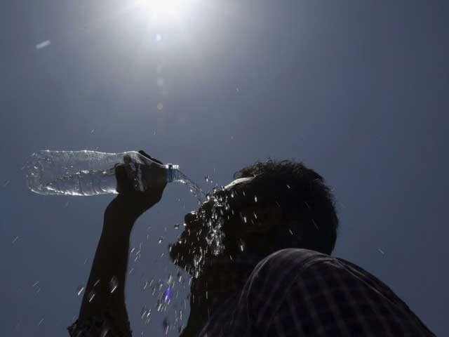 Due to heavy heat in the country, mercury reached 50 centimeters in many areas