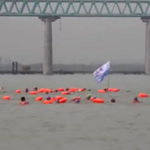Thousands of people reached China to swim in the river
