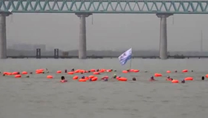 Thousands of people reached China to swim in the river