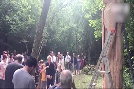 The artist imprisoned himself in a wooden statue