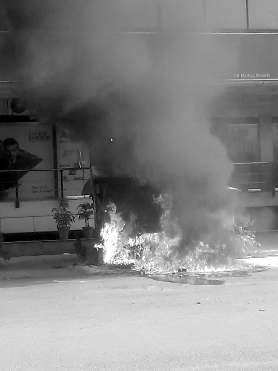 I-8 Markaz, fire broke out in the electricity transformer, fear and harass in the area people