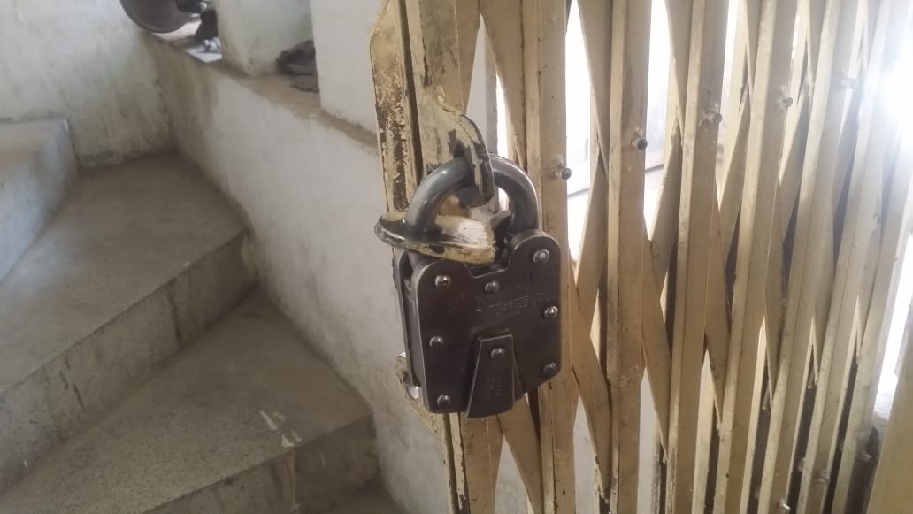The theft escaped after robbery with the help of a private security company guard