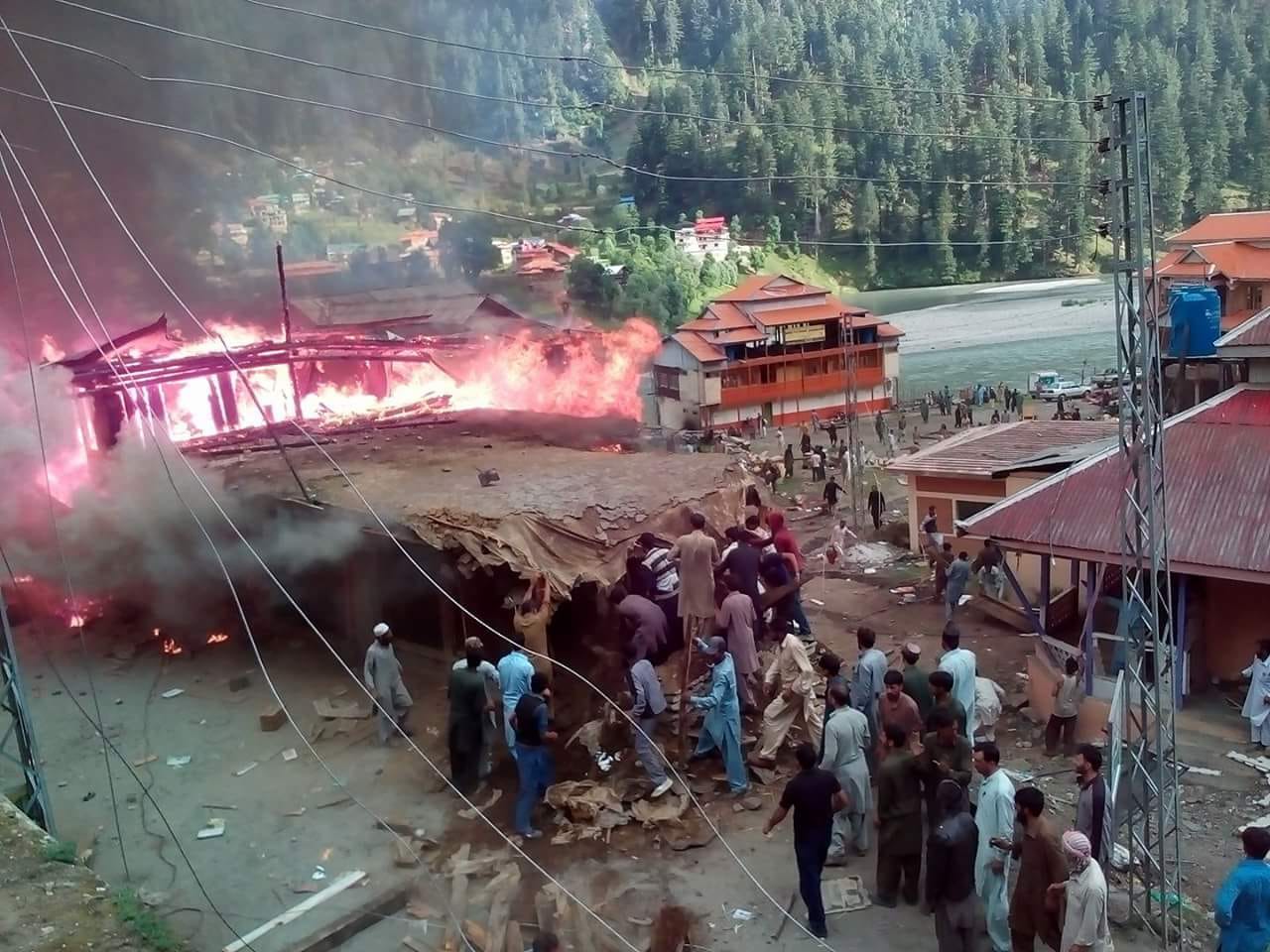 Fire caught at rest house and 45 shops at Neelum Valley