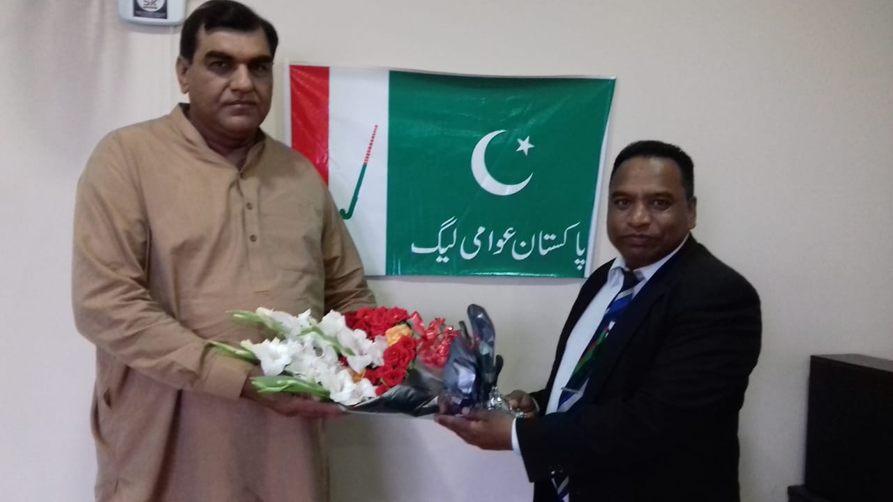 Candidate National Assembly NA 62 Rawalpindi Asghar Ali Mubarak announces to contest in the election on Hockey election mark of the Pakistan Awami League