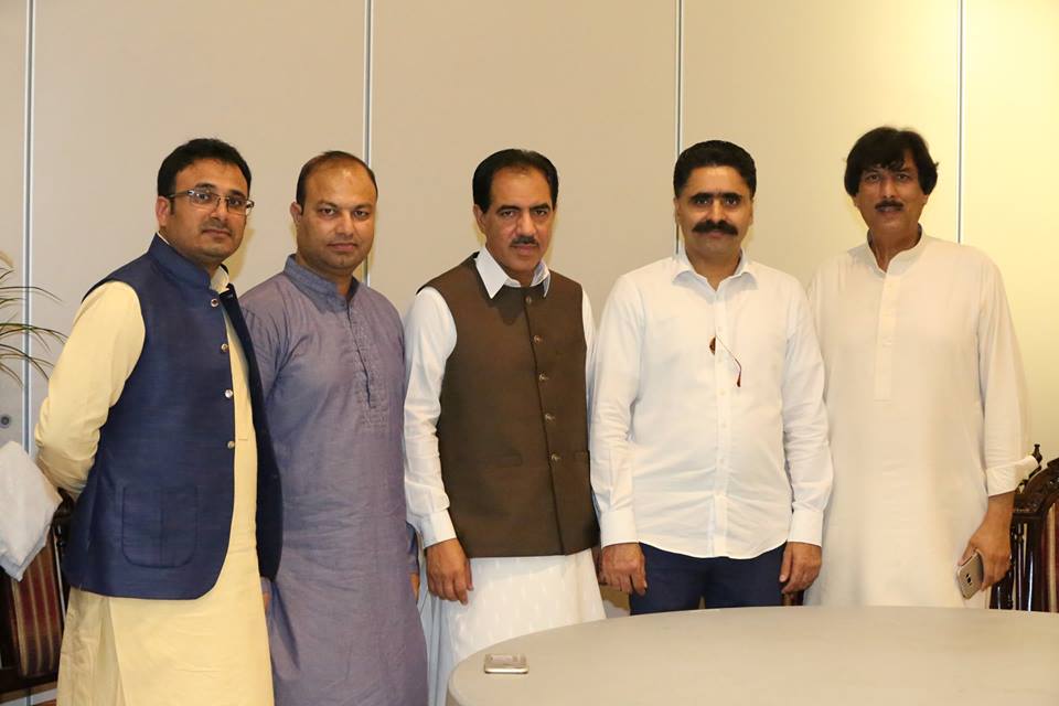 ABRAR KAYANI, BUSINESS MAN, AND, AFZAN SHAHNAWAZ, ARRANGED, AFTAR DINNER, IN, FAVOR, OF, JOURNALIST, COMMUNITY, AT, SHAHNAWAZ, RESTAURANT, PARIS