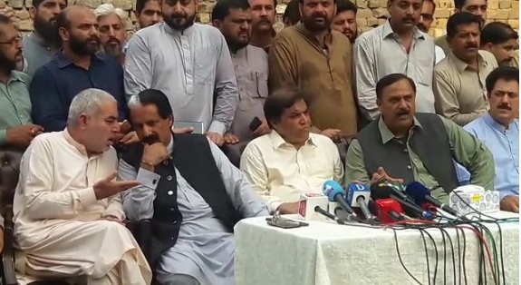 Press conference in the election office of Hanif Abbasi, Sardar Naseem and other leaders
