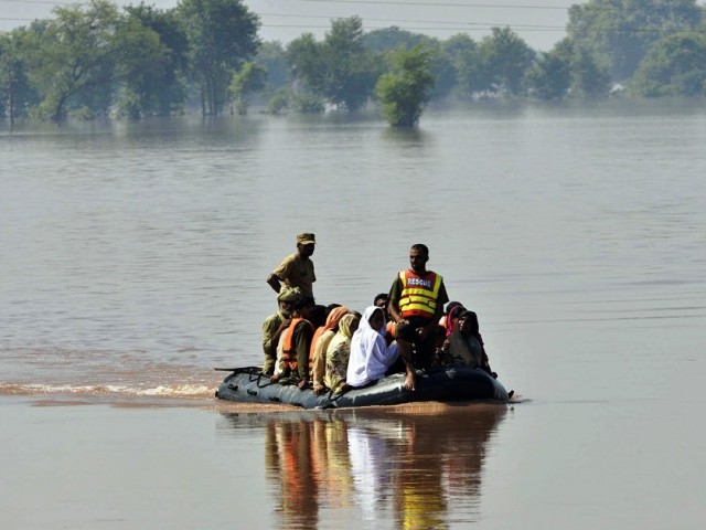 5 people were caught in flood water due to high flow of water in river Lung
