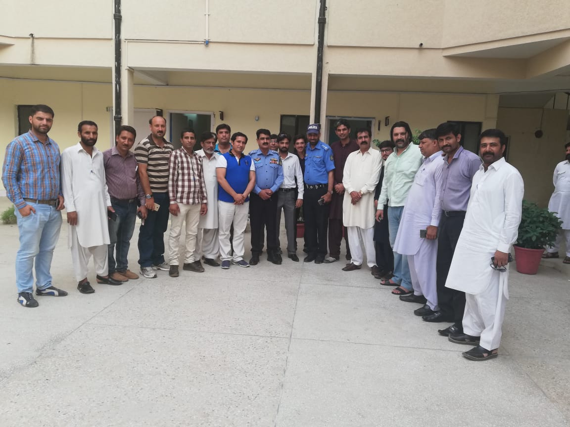 In the presence of a 25-member delegation of police officers and Iqra members inspector Khalid Awan apologized from Malik Najib confirming his mistake