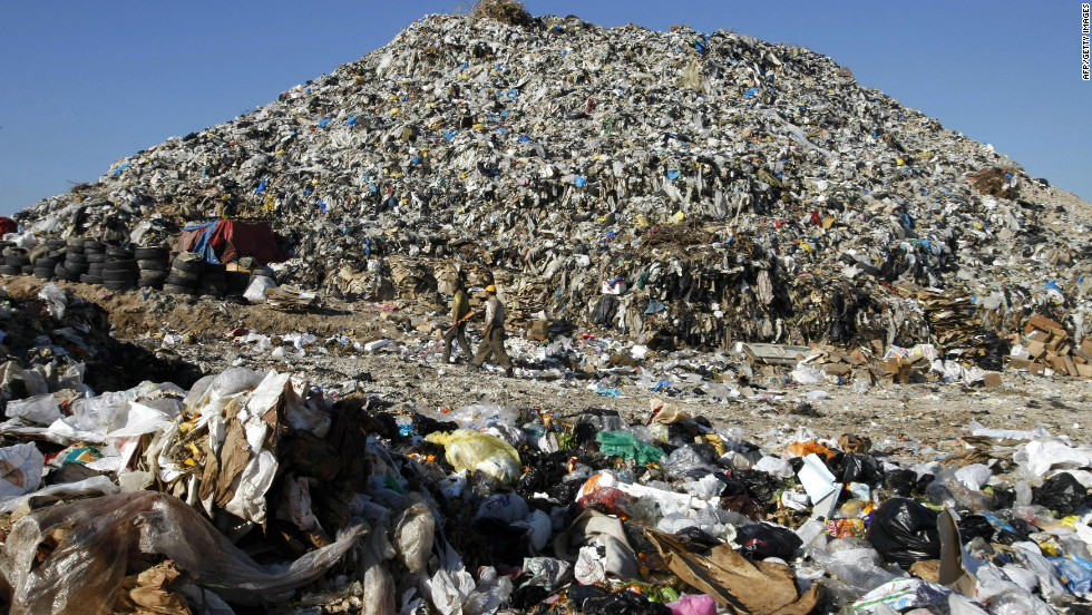 Unique protest of citizens take chairs on garbage mountain on Gujranwala gondlanwala road