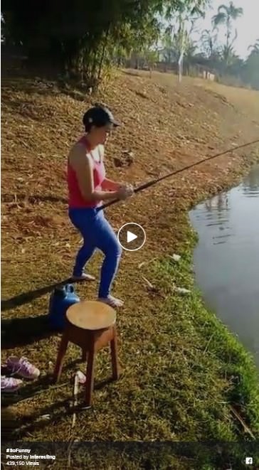 She is hunting fish – watch video