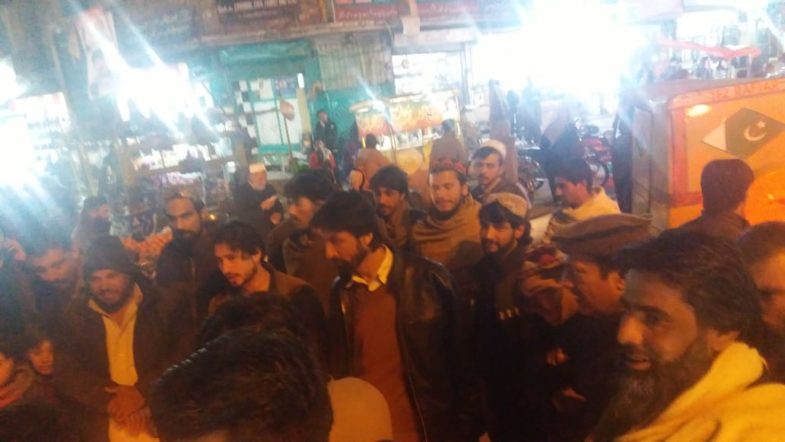 SADIQABAD, CHOWK, CLOSED, AGAINST, KILLING, OF, PARENTS, BEFORE, CHILDREN, IN, SAHIWAL