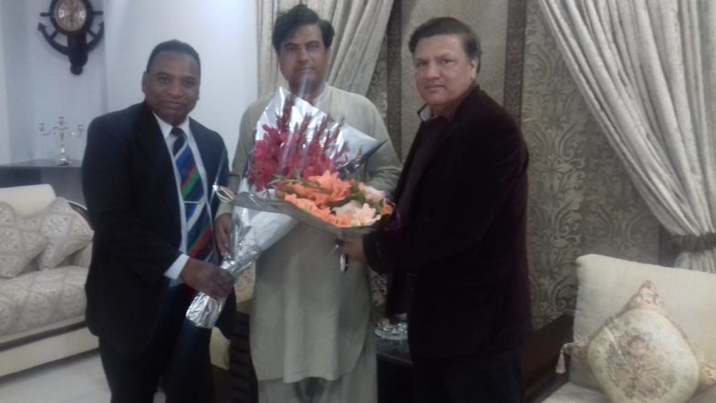 senior, journalists, shakeel qureshi, asghar ali mubarak, azmat ali, meet, newly, elected, general, secretary, anwar raza, and, presented, flowers