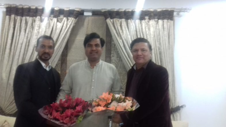 senior, journalists, shakeel qureshi, asghar ali mubarak, azmat ali, meet, newly, elected, general, secretary, anwar raza, and, presented, flowers