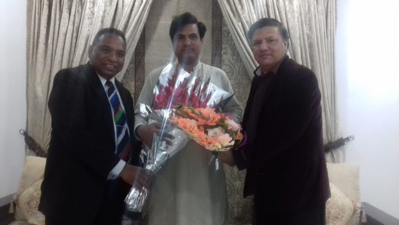 senior, journalists, shakeel qureshi, asghar ali mubarak, azmat ali, meet, newly, elected, general, secretary, anwar raza, and, presented, flowers