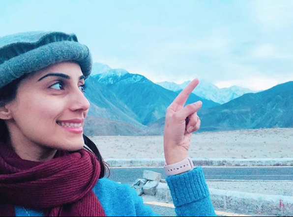 mehar sher, famous, anchor person, of, live, with, dr shahid masood, married, to, his, friend, 