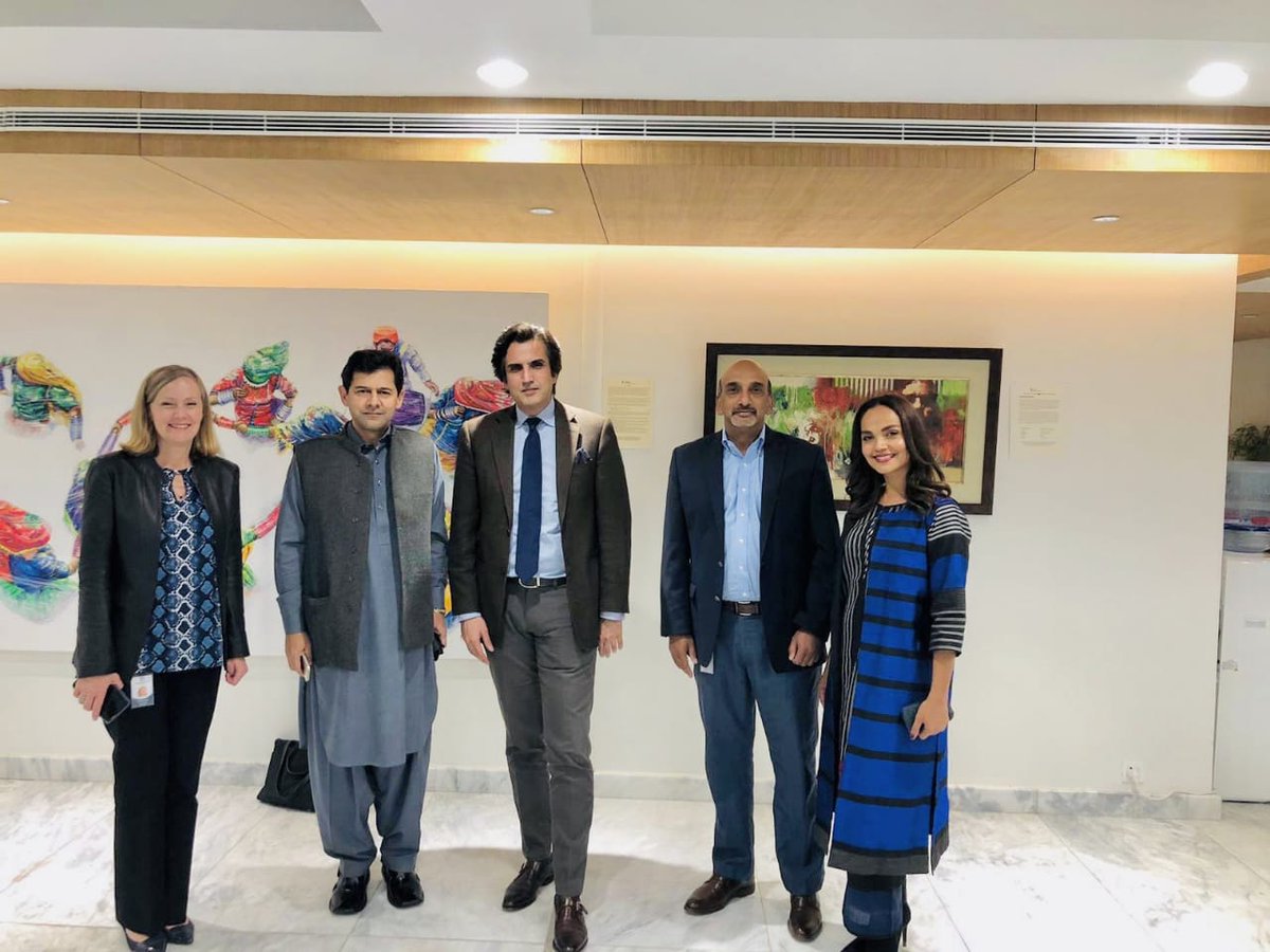 Federal minister for planning, development and reforms Makhdoom Khusro Bakhtiar meets with World bank country director Patchamuthu Illango