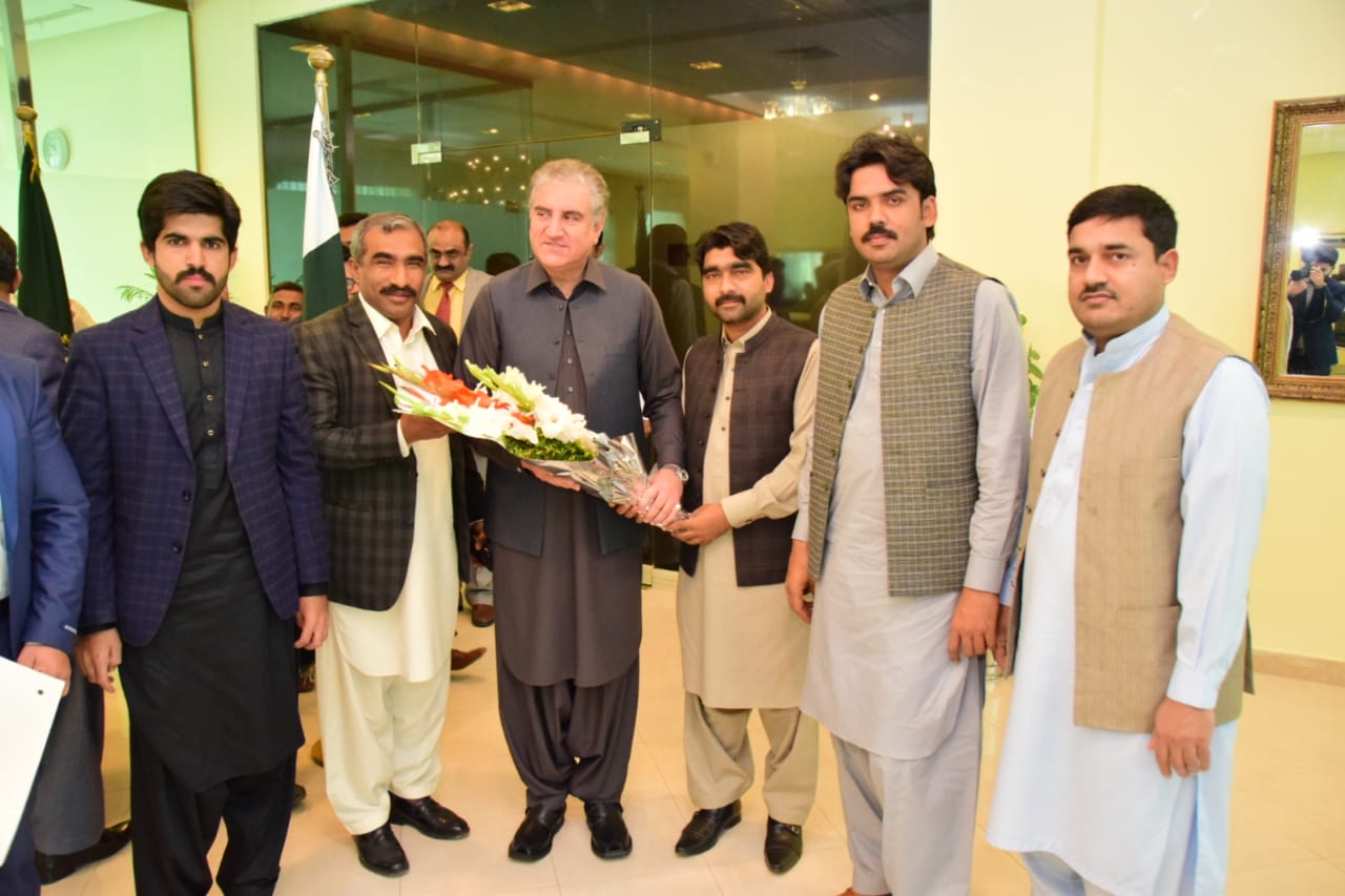 Representatives of different Union Councils of Multan meets with Foreign Minister Makhdoom Shah Mehmood Qureshi in the Foreign Ministry, congratulations on successful diplomacy and presented flowers