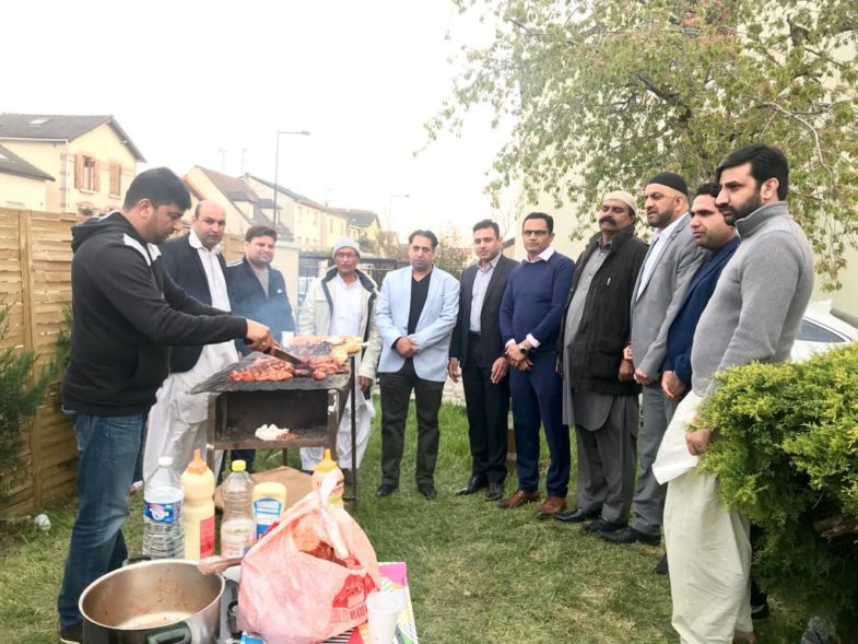 PRESIDENT, PMLN, YOUTH WING, FRANCE, ARRANGED, BAR B Q, PARTY, IN, FAVOR, OF, FRIENDS, OF, SOCIAL, AND, POLITICAL, SECTOR, OF, FRANCE