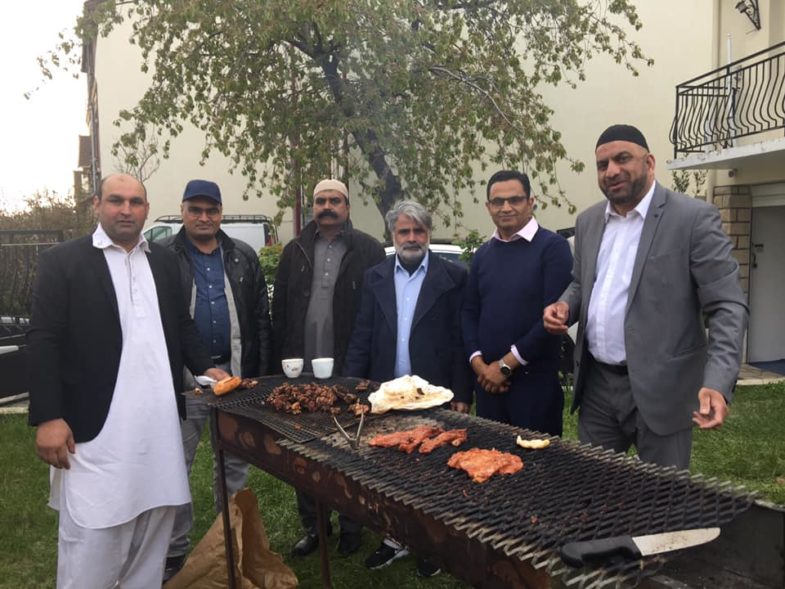 PRESIDENT, PMLN, YOUTH WING, FRANCE, ARRANGED, BAR B Q, PARTY, IN, FAVOR, OF, FRIENDS, OF, SOCIAL, AND, POLITICAL, SECTOR, OF, FRANCE