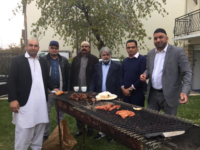 PRESIDENT, PMLN, YOUTH WING, FRANCE, ARRANGED, BAR B Q, PARTY, IN, FAVOR, OF, FRIENDS, OF, SOCIAL, AND, POLITICAL, SECTOR, OF, FRANCE