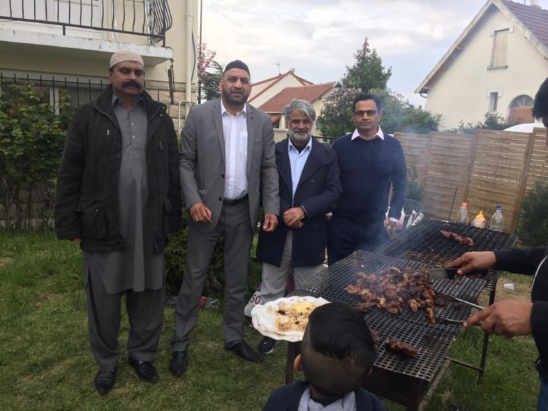 PRESIDENT, PMLN, YOUTH WING, FRANCE, ARRANGED, BAR B Q, PARTY, IN, FAVOR, OF, FRIENDS, OF, SOCIAL, AND, POLITICAL, SECTOR, OF, FRANCE