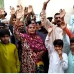 harrappa, yount, policemen, taking, bribe, openly, in, harrpa, sahiwal