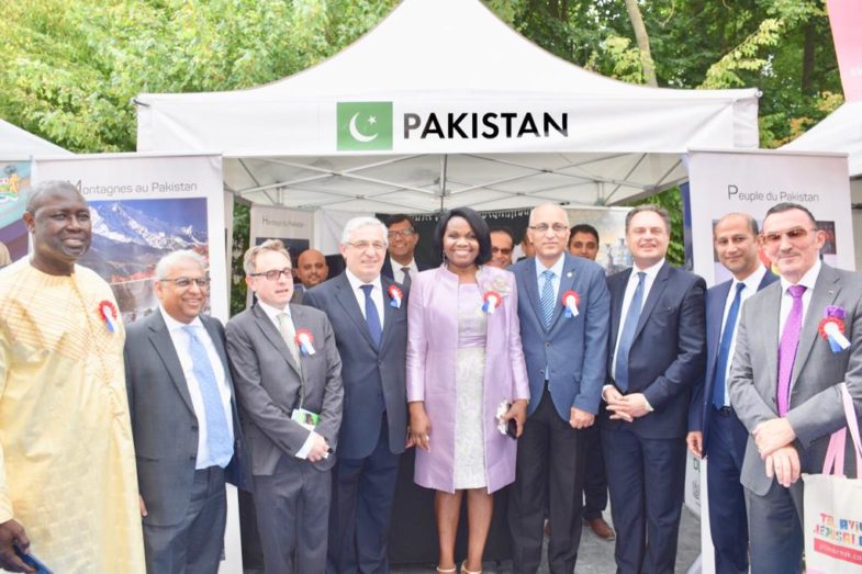 Pakistan, Pavilion, at, Diplomatic, Garden, Party, held, in, Paris, attracted, visitors