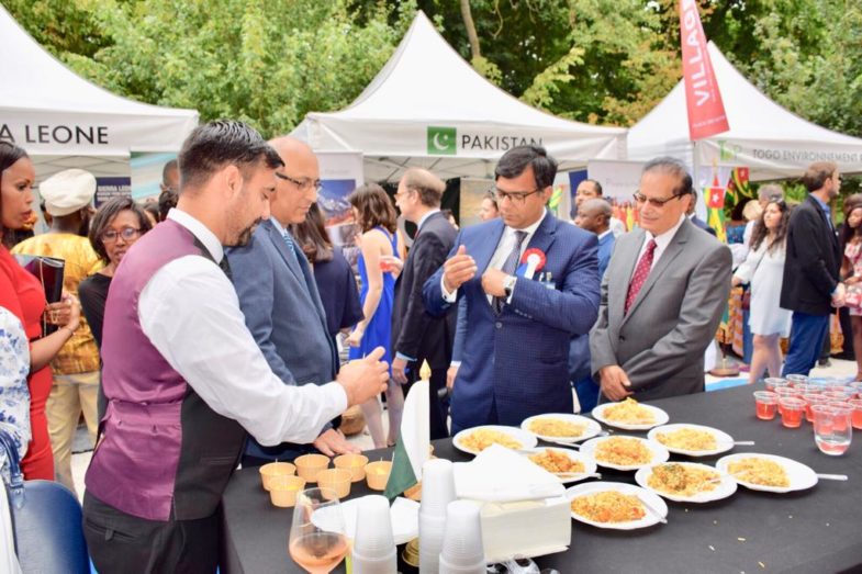 Pakistan, Pavilion, at, Diplomatic, Garden, Party, held, in, Paris, attracted, visitors