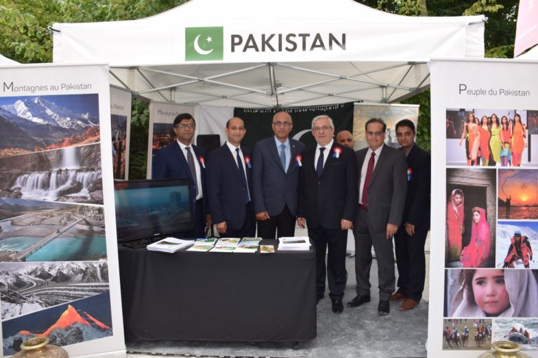 Pakistan, Pavilion, at, Diplomatic, Garden, Party, held, in, Paris, attracted, visitors