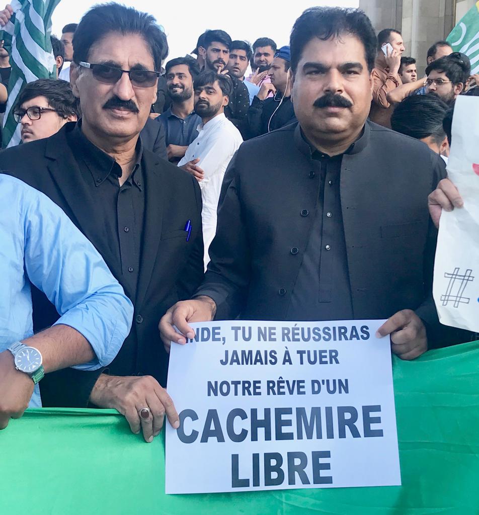 Paris, Pakistani, and, Kashmiri, community, observed, Indian, Independence, day, as, black day, and, raised, protest, on, eifel tower, paris,