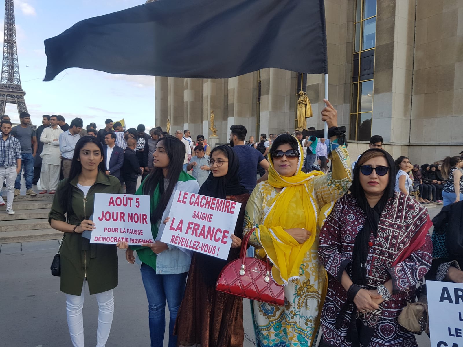Paris, Pakistani, and, Kashmiri, community, observed, Indian, Independence, day, as, black day, and, raised, protest, on, eifel tower, paris,