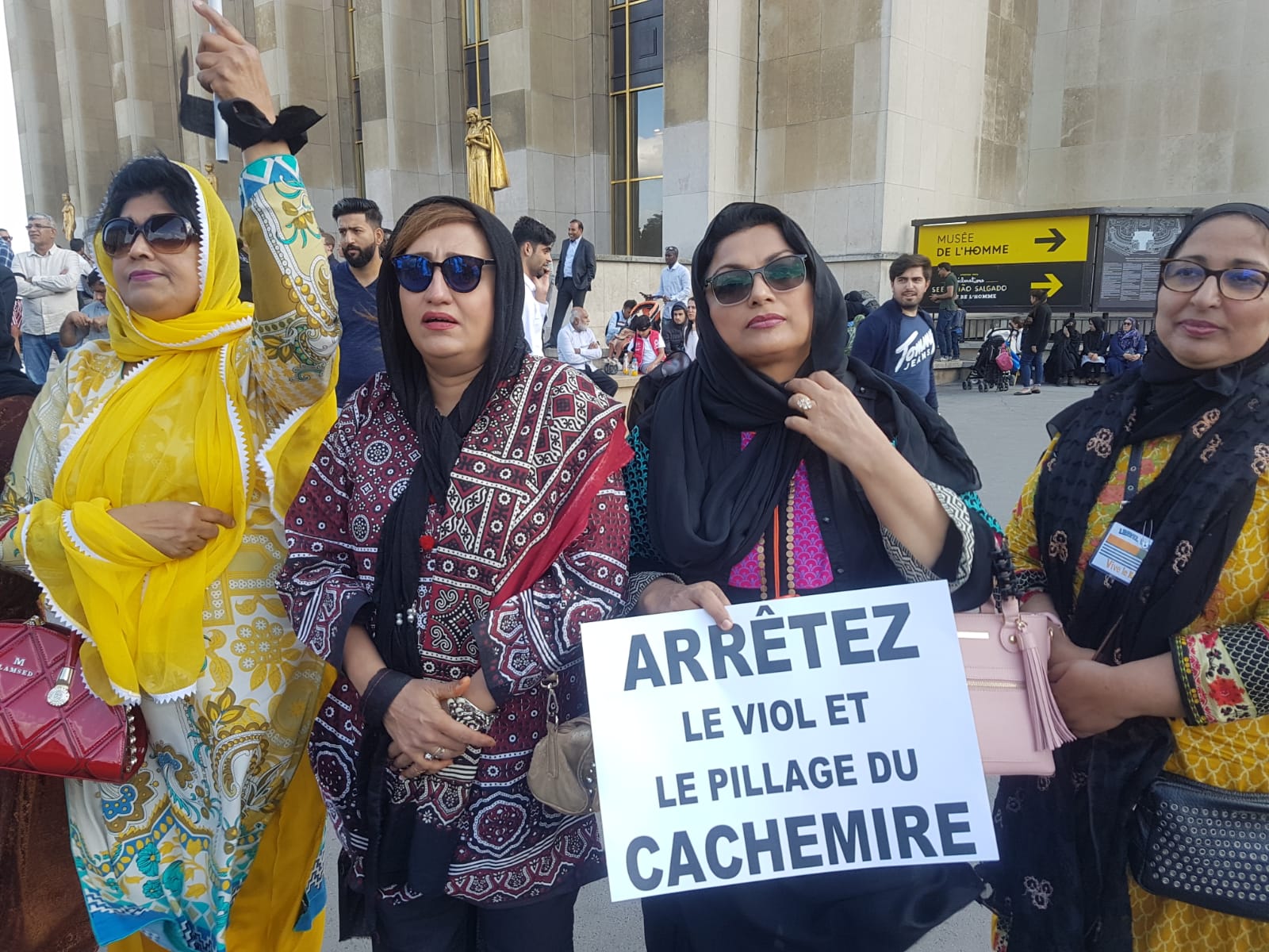 Paris, Pakistani, and, Kashmiri, community, observed, Indian, Independence, day, as, black day, and, raised, protest, on, eifel tower, paris,