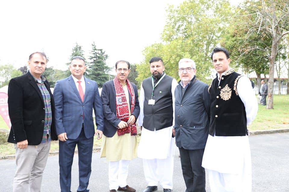 Abdul Qadeer, President, Pakistan, Festival, France, thabnked, honorable, guests, and, women, participants, community, Mrs. roohi bano, and, all, sponsors, companies, on, making, Pakistan, Festival, great