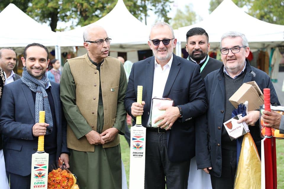 Abdul Qadeer, President, Pakistan, Festival, France, thabnked, honorable, guests, and, women, participants, community, Mrs. roohi bano, and, all, sponsors, companies, on, making, Pakistan, Festival, great