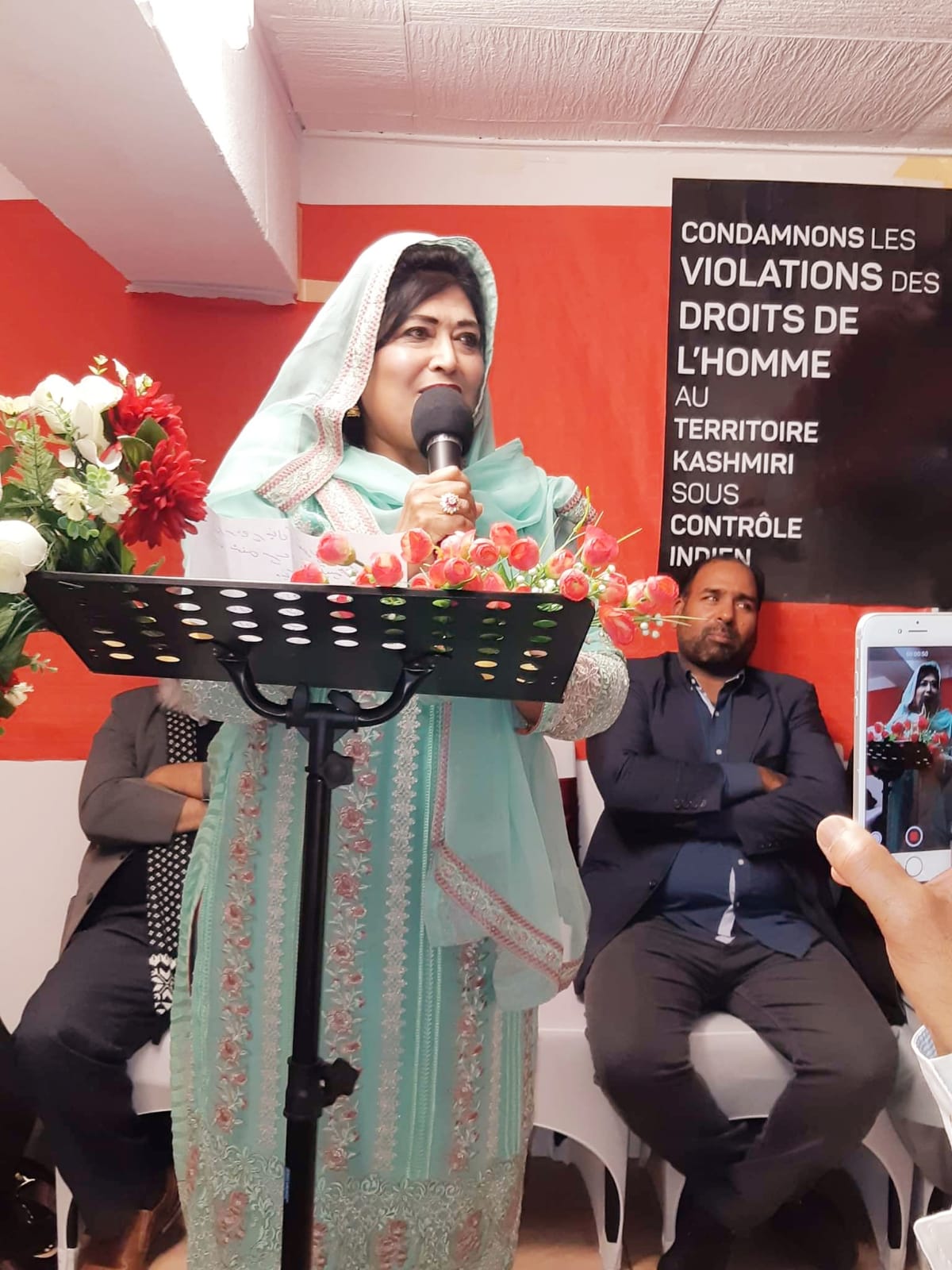 poetry, context, in, favor, of, Kashmiri, People, at, Paris, Roohi Bano, and, other, poets, addressed, the, poetry