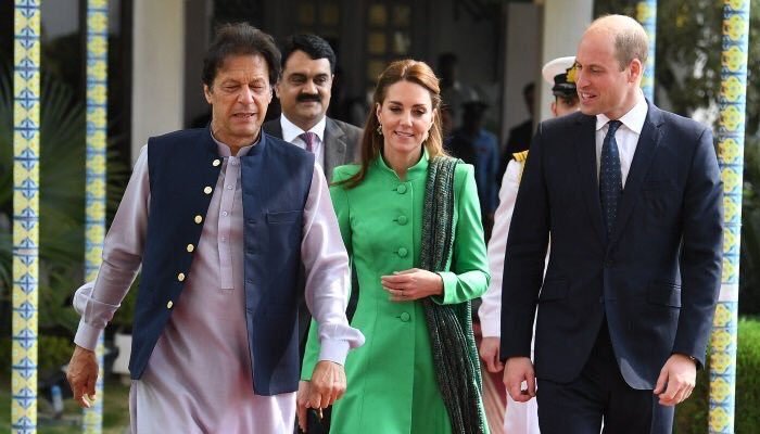 BRITAIN, PRINCE, WILLIAM, AND, KATE, ARRIVE, IN, PAKISTAN, KATE, WEARS, PAKISTANI, DRESS