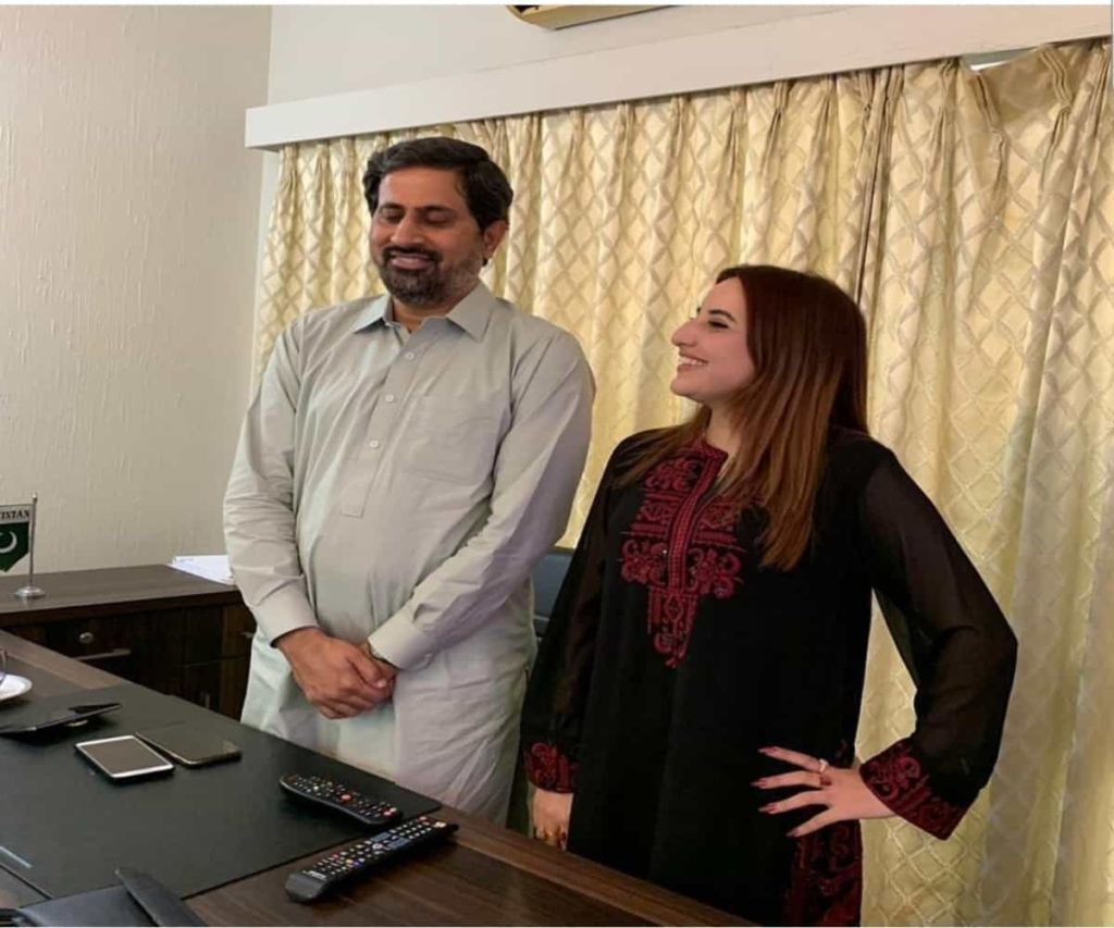 Tick Tock, Model, Hareem Shah's, picture, with, Shah Mehmood Qureshi, all, People, got, amazed, on, new, photos