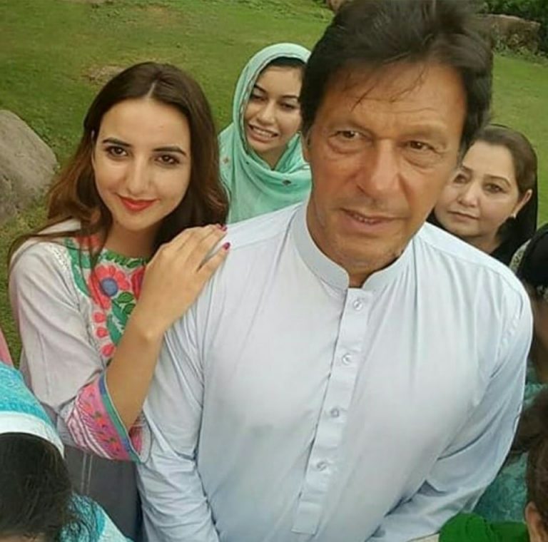 Tick Tock, Model, Hareem Shah's, picture, with, Shah Mehmood Qureshi, all, People, got, amazed, on, new, photos